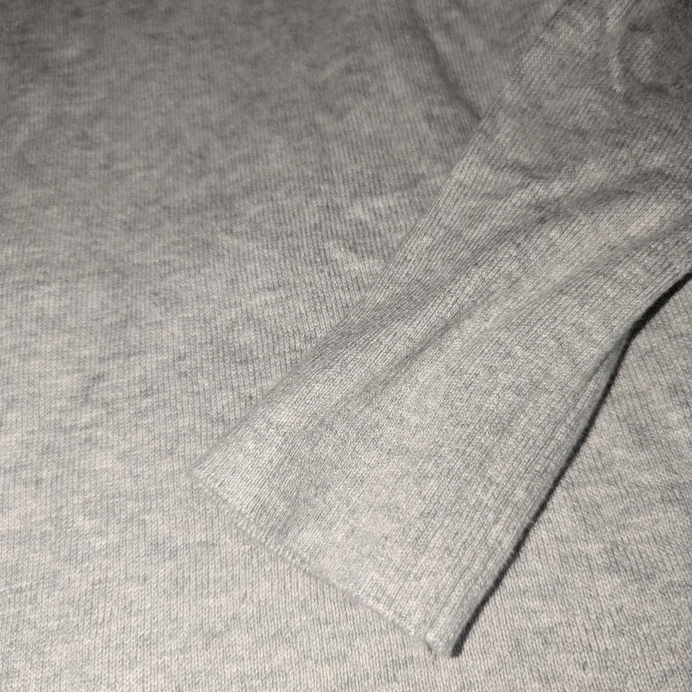J Crew Men's Small Gray Long Sleeve Sweater With Pockets.‎